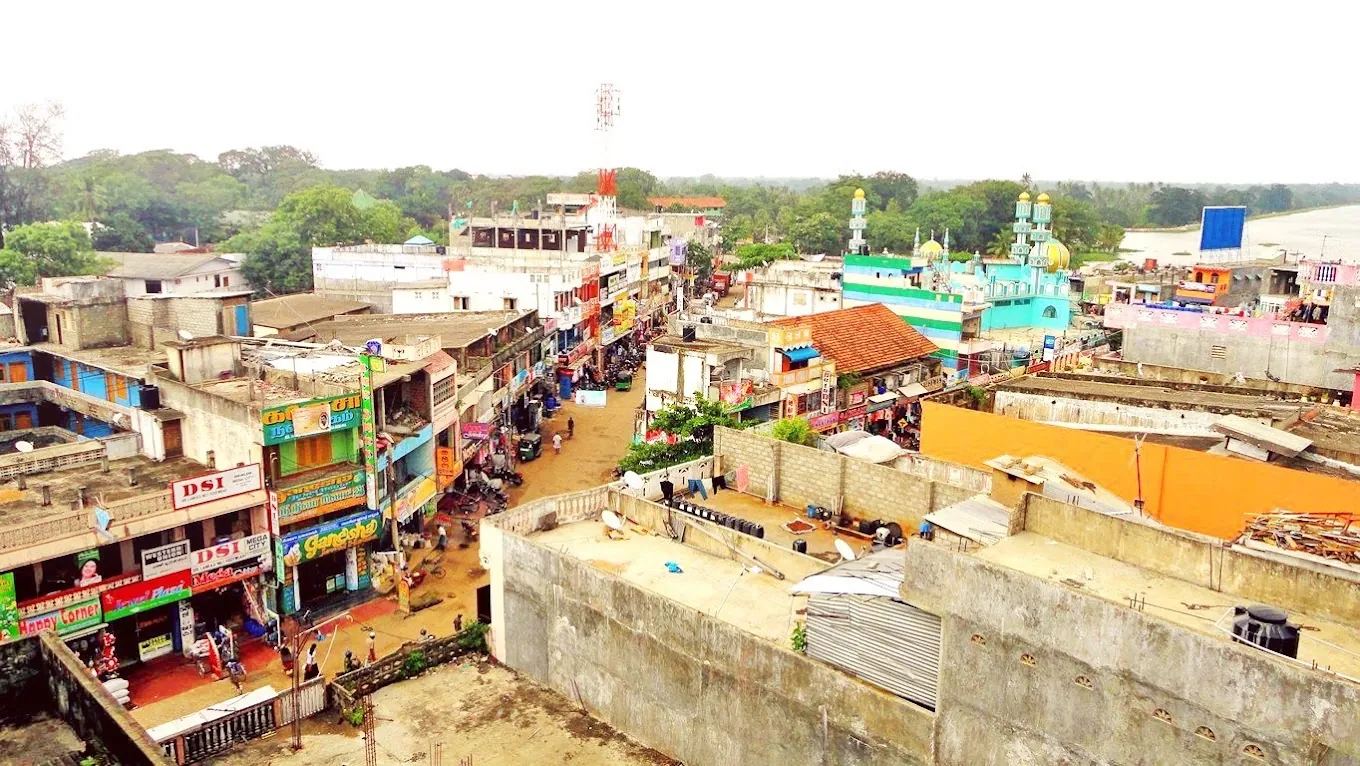 Street scene in Vavuniya, Sri Lanka